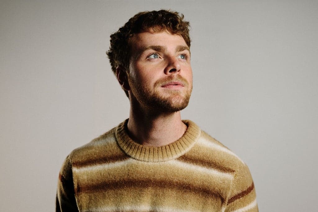 Alex Warren: Finding Family on the Road